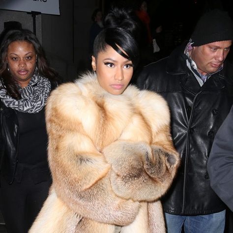 The Barbz leader wore a large fur coat while attended Marc Jacobs' show at New York Fashion Week. Princess Lia, Libra Birthday, Nicki Minaj Photos, Nicki Minaj Pictures, Girls 21st, Fashion Week 2015, Black Excellence, Nicki Minaj, New York Fashion Week