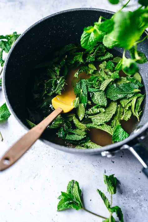 Fresh mint simple syrup is very easy to make at home and a versatile syrup that will bring a fresh mint flavor to desserts, drinks, and more! Vegan and gluten-free. Mint Syrup, Desserts Drinks, Elderberry Syrup Recipe, Formula Recipes, Mint Simple Syrup, Lavender Syrup, Mint Lemonade, Simple Syrup Recipes, Pumpkin Spice Syrup