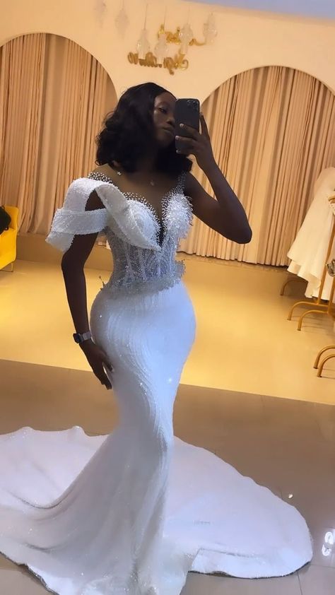 Lace Reception Dress For Bride, Senegalese Wedding Dresses, White Reception Dress Brides, Wedding Reception Gowns For Bride, Wedding Gown Ideas Classy, Weeding Dress 2023, Baddie Wedding Dress, Wedding Dresses With Veil, Dresses With Veil