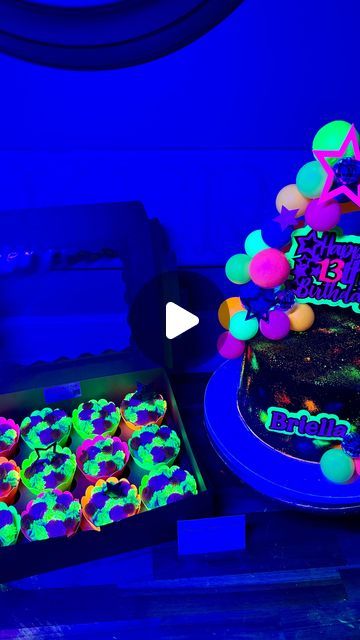 Rebecca’s Cakes & Treats on Instagram: "I love creating fun interactive cakes! This neon glow cake and cupcakes really made it’s debut when the black light hits it. Happy 13th Birthday Briella!   #neoncake #neoncupcakes #glowparty #glowbirthdayparty #rebeccascakesandtreats #neonparty #happybirthday #birthdaycake" Black And Neon Cake, Neon Glow Cake, Neon Cake Ideas, Neon Party Cake, Glow In The Dark Cake, Neon Cupcakes, Neon Birthday Cakes, Neon Cake, Glow Cake