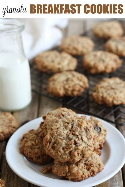 Breakfast just got a lot less boring with these healthier cookies packed with crunchy granola, shredded coconut, pecans, and dried cherries. Healthier Cookies, Granola Cookies, Healthier Treats, Granola Breakfast, Crunchy Granola, Cookie Recipes Homemade, Granola Cereal, Fall Entertaining, Eat Seasonal