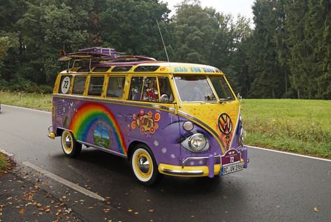 70s Vw Bus, Combi Hippie, Mundo Hippie, T3 Vw, Kombi Motorhome, Retro Auto, Hippie Car, Kombi Home, Volkswagen Van