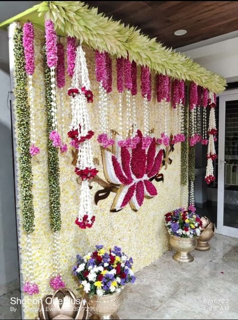 Pelli Kuthuru Event Decoration, Nalugu Backdrop, Sreemantham Decoration Ideas, Pelli Kuturu Decoration At Home, Floral Stage Decoration For Wedding, Nalugu Decoration Ideas, Background Flower Decoration For Pooja, Pelli Kuthuru Decoration, Pelli Kuturu Decoration