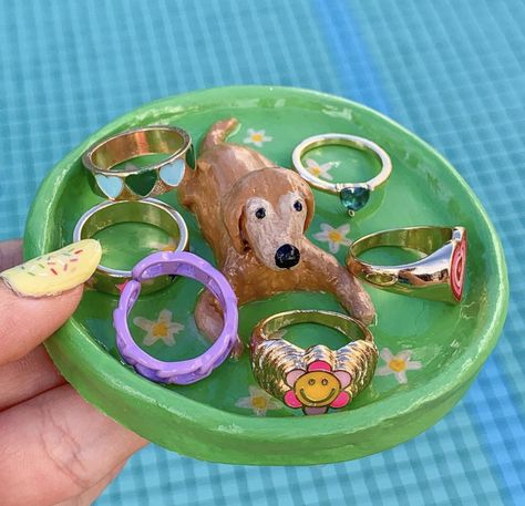 Trinket Tray Clay, Miniature Trinkets, Diy Jewelry Tray, Crystals Bracelets, Key Tray, Trinket Trays, Clay Diy Projects, Funky Home Decor, Canvas Painting Designs