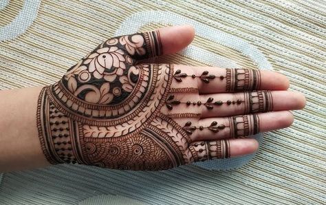 Henna designs Left Hand Front Side Mehndi Design, Latest Simple Mehndi Designs Unique, New Mehndi Designs 2023, Mehndi Designs 2023, Front Hand Mehndi Design, Hand Mehendi, Front Hand Mehndi, New Mehndi, Hand Mehndi Design