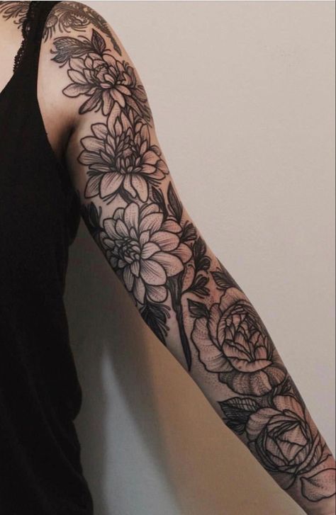 Womens Full Sleeve Tattoo, Bigger Tattoos, Foliage Tattoo, Flower Sleeves, Unique Half Sleeve Tattoos, Mangas Tattoo, Tattoo Designer, 16 Tattoo, Vine Tattoo