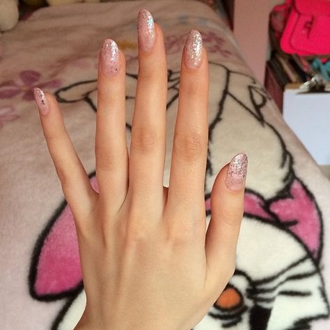 Pink nude sequin nail easy nail art ♥ Pinterest : Elisa Gyn Art Pinterest, Easy Nail Art, Simple Nails, Sequin, Art Ideas, Nail Art, Nails, Pink, Beauty