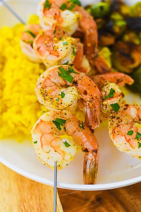 Black Cookout, Cookout Dishes, Lemon Pepper Shrimp, Cookout Menu, Cookout Recipes, Lemon Shrimp, Pepper Shrimp, Summer Cookout, Shrimp Skewers