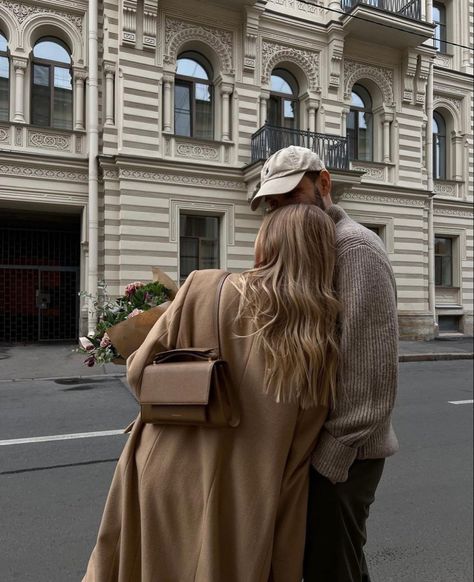 Cute Couple Aesthetic, Couple Aesthetics, Paris Couple, Aesthetic London, Lucky Girl, Autumn Aesthetic, Fall Photos, Couple Aesthetic, Cute Couple Pictures