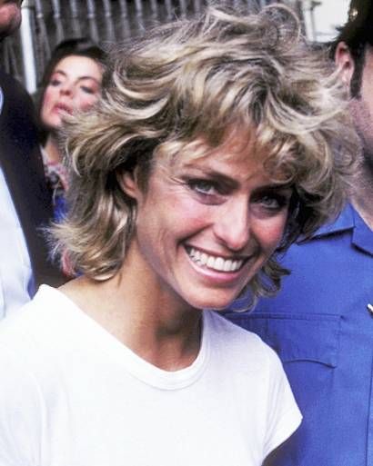 Farrah Fawcett’s Hairstyles Pays Tribute to the Farrah of Yesteryear - Elle Luminous Ethereal, Feathered Haircuts, Haircuts Bangs, Farah Fawcett Hair, Fawcett Hair, Step Hairstyle, Farah Fawcett, Red Hairstyles, Farrah Fawcet