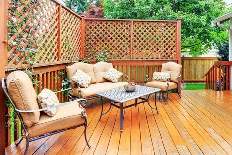 Backyard patio powder coated furniture wood floor Lattice Privacy Fence, Fence Design Ideas, Outdoor Patio Shades, Deck Privacy, Patio Pergola, Wooden Patios, Lattice Fence, Backyard Privacy, Patio Shade