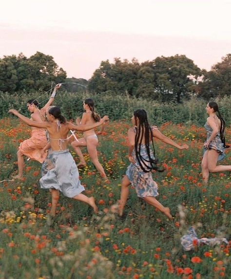 Summer Solstice Photoshoot, Hippy Photoshoot, Womanhood Aesthetic, Sisterhood Photoshoot, Womanhood Art, Sisterhood Aesthetic, Summer Solstice Ritual, Womens Retreat, Women's Circle