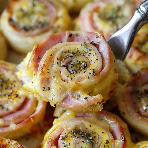 Ham and Cheese Pinwheels Ham And Cheese Appetizers For Party, Ham And Cheese Phyllo Dough, Appetizer With Ham, Ham Pinwheels Cream Cheese, Ham Appetizers For Party, Ham And Cheese Appetizers, Ham And Cheese Puff Pastry Pinwheels, Philo Recipes, Ham And Cheese Puffs