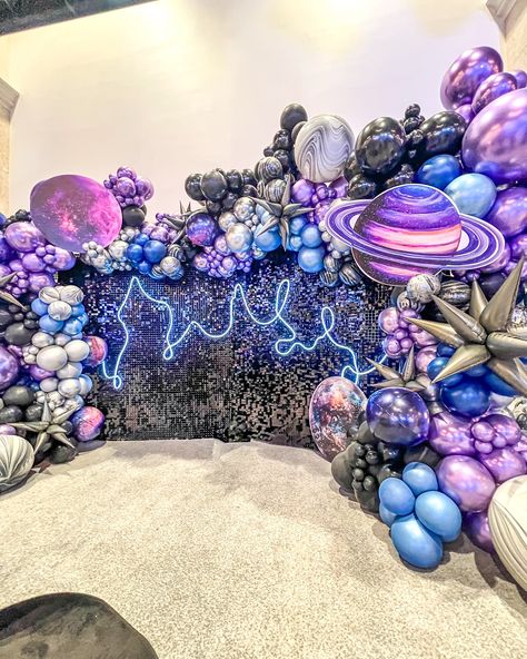 Out of this world! Living our best Purple Universe! 🪐💜 #galaxyparty Galaxy Birthday Party Ideas, Galaxy Party Ideas, Celeb Party, Galaxy Themed Party, Space Party Food, Cosmic Party, Galaxy Balloons, Space Themed Birthday Party, Purple Universe