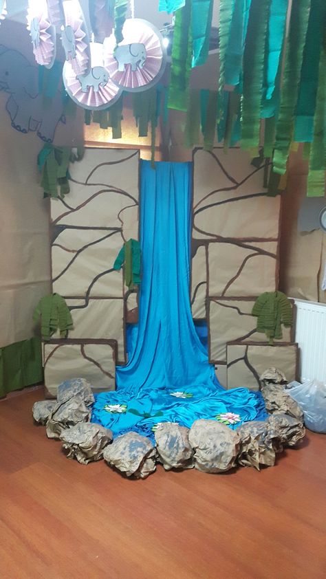 Waterfall Decoration, Theme Carnaval, Flower Crafts Kids, Ganesh Chaturthi Decoration, Jungle Decorations, Janmashtami Decoration, Ra Ideas, Island Theme, Cool Paper Crafts