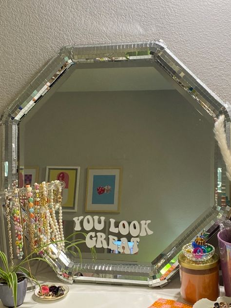 Diy Disco Mirror Frame, Disco Ball Mirror Frame, Diy Disco Mirror, Mirror Makeover Diy, Totem Ideas, Tile Mirror Frame, Spiegel Diy, Disco Ball Mirror, Disco Mirror