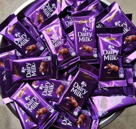 NudeFood on Twitter: "Who loves Chocolates? 🤤❤️🍫… " Chocolate Calories, Dairy Milk Silk, Milka Chocolate, Happy Chocolate Day, Chocolate Fudge Frosting, Eating Food Funny, Chocolate Photos, Chocolate Pictures, Purse Design