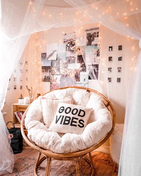 Cozy Papasan Chair Ideas @astoldbymichelle  #papasanchair #readingcorner #collagewall #goodvibes #pillow #cozycorner #cozychair #readingnook Bedroom Inspiration Cozy, Boho Room Decor, Chair Ideas, Papasan Chair, Teen Bedroom Decor, Room Deco, Cute Room, Cute Room Decor, Dream Rooms