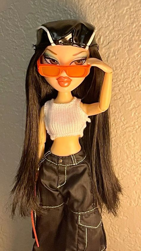 Jade Bratz Doll Outfits, Bratz Jade Outfit, Jade Bratz Outfits, Bratz Dolls Jade Outfit, Jade Bratz Aesthetic, Brats Outfits, Bratz Doll Jade, Bratz Outfit Ideas, Bratz Aesthetic Outfit