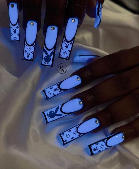 Y2k Nail Art, Y2k Nail, Dior Nails, Lace Nail Art, Spring Break Nails, Glam Glow, Sharp Nails, Lace Nails, Transparent Nails