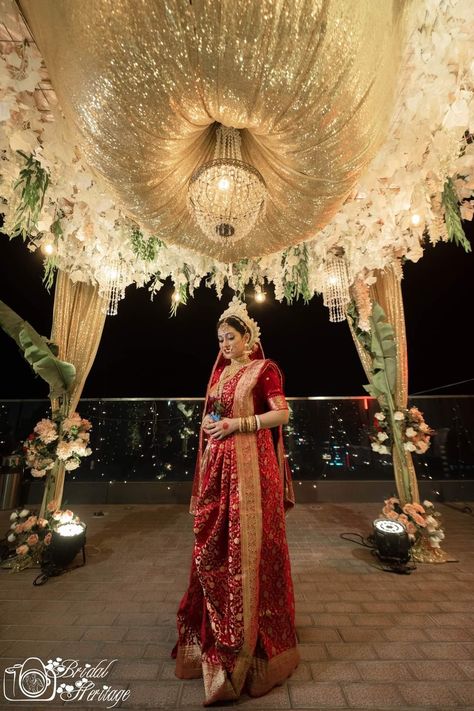 Bengali Bridal Lehenga, Wedding Saree Bengali Bride, Bengali Bride Entry, Bengali Marriage Decoration, Bengali Wedding Decoration Ideas, Bengali Wedding Look Bridal, Bengali Bride Wedding Look, Bengali Wedding Poses, Bengali Bride Aesthetic