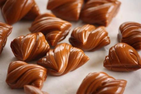 Honey Taffy Recipe, Homemade Taffy, Taffy Recipe, Gaps Recipes, Honey Candy, Honey Recipes, Homemade Candies, Christmas Cooking, Taffy