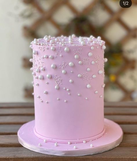 #pearlcake #pearls #pinkcake #cake #cakeideas #cakesofinstagram Pale Pink Birthday Cake, Birthday Cake Sparkly, Pink 21 Birthday Cake, Vintage Cake With Pearls, Sparkly Cake Birthday, Sparkle Cake Birthday, Pink Cake With Pearls, Pearl Birthday Theme, Birthday Cake With Pearls