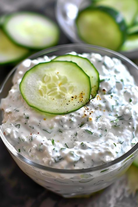 Creamy Cucumber Dip Creamy Cucumber Dip, Cucumbers And Sour Cream, Cucumber Dill Dip, Cucumber Dip Recipe, Cucumber Cream Cheese, Sour Cream Substitute, Cucumber Dip, Cucumber Sauce, Sour Cream Dip