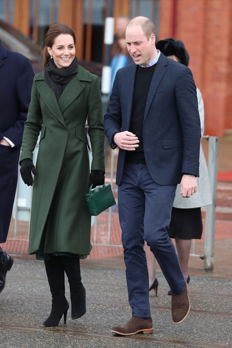 BLACKPOOL, ENGLAND - MARCH 06: Catherine, Duchess of Cambridge and Prince William, Duke of Cambridge visit Blackpool Tower on March 06, 2019 in Blackpool, England. (Photo by Neil Mockford/GC Images) via @AOL_Lifestyle Read more: https://www.aol.com/article/entertainment/2019/03/06/kate-middleton-shines-with-two-cute-moves-during-rainy-outing/23685944/#slide=7536380#fullscreen?a_dgi=aolshare_pinterest Dark Green Coat, Blackpool England, Olive Green Coat, Düşes Kate, Prince William Et Kate, William E Kate, Looks Kate Middleton, Kate Middleton Photos, Princess Catherine