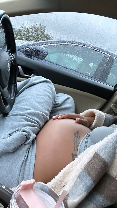 #babyboy Pregnancy Aesthetic Photos, Pregnancy Aesthetic Black, Pregnancy Bump Pictures, Baddie Pregnant, Teen Pregnancy Aesthetic, Black Pregnant Women, Pregnant Black Women, Black Pregnancy, 6 Weeks Pregnant