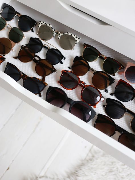 Sunglasses Organizer, Office Details, Sunglasses Storage, Top Sunglasses, Trendy Glasses, Fashion Eye Glasses, Sunglasses Collection, Summer Sunglasses, Cat Eyes