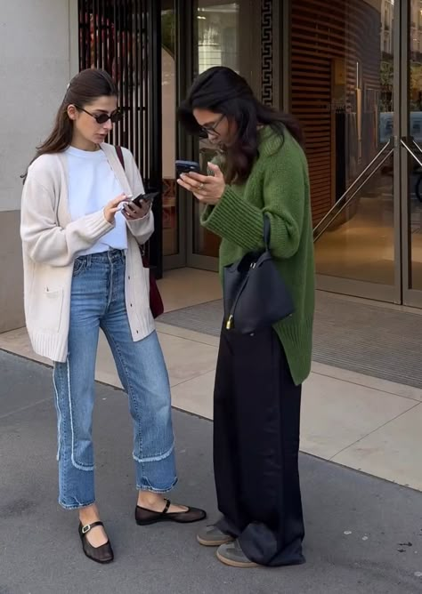 White Top Work Outfit, Brown Shoes Outfit, Petit Fashion, Fall Winter 2023 2024, Classic Style Outfits, Effortless Outfit, 2024 Outfits, Work Fits, My Personal Style