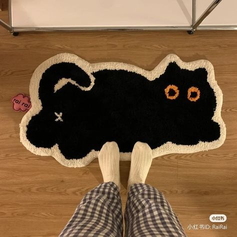 Cute Rugs Aesthetic, Rug Tufting Ideas Cat, Tufted Rug Aesthetic, Studio Ghibli Tufted Rug, Tufting Ideas Aesthetic, Tapetes Aesthetic, Cute Rugs For Bedrooms Aesthetic, Punch Rug Ideas, Cat Tufting