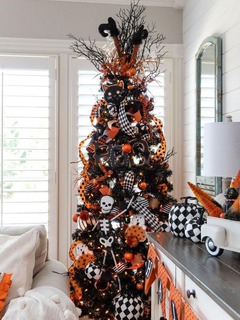 13 Halloween Tree Decorating Ideas | HGTV Fall Christmas Tree, Halloween Tree Decorations, Halloween Decorations Apartment, Halloween Christmas Tree, Halloween Decor Diy, Casa Halloween, Diy Halloween Decor, Halloween Tattoo, About Halloween