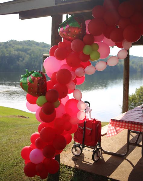 Farmers Market Balloon Garland, Strawberry Patch Birthday Party, Strawberry Theme Balloons, Strawberry First Birthday Balloons, Smash Cake Strawberry, Berry Birthday Backdrop, Strawberry Cake Smash, Berry First Birthday Party Food, First Birthday Party Food