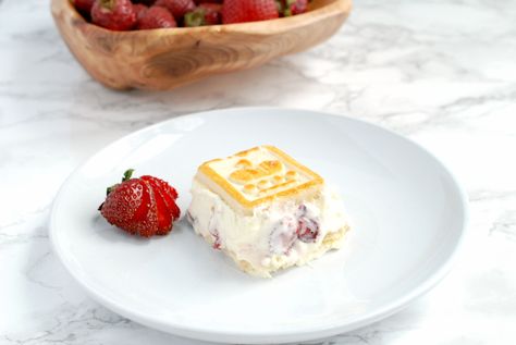 Stawberry Cheesecake Icebox w/ Chessman Cookies Chessmen Cookie Recipe, Cheesecake Icebox Cake, Chessman Cookies, Chessmen Cookies, Strawberry Pudding, Cheesecake Pudding, Baked Strawberries, Icebox Cake, Pudding Cake