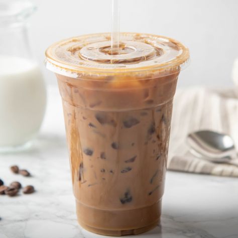 Iced Mocha Coffee, Vegan Starbucks, Iced Cappuccino, Starbucks Vanilla, Tea Latte Recipe, Protein Coffee, Iced Mocha, Homemade Syrup, Mocha Coffee