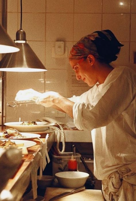 Monica Geller Aesthetic, Chef Aesthetic, Friends 90s, Twin Mum, Culinary Chef, Cooking Photography, Cooking Photos, Yes Chef, Chef Clothes