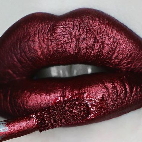 What do we love more than wine? Wine lipstick! #LiveNoBS #beauty Bronze Lipstick, Maquillage Kylie Jenner, Matte Make Up, Metallic Liquid Lipstick, Lip Art Makeup, Metallic Lipstick, Orange Lips, Beautiful Lipstick, Lipstick Kit