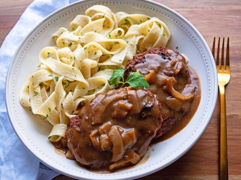 Beyond Meat Salisbury Steak — The Yummy Vegan Vegan Salisbury Steak, Beyond Beef Recipes, Hamburger Steak Recipes, Steak Strips, Salisbury Steak Recipe, Beef Tip Recipes, Vegan Meat Substitutes, Strip Steak Recipe, Vegan Ground Beef