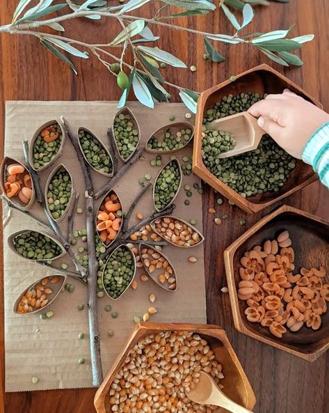 Autumn Sensory Play, Autumn Montessori Activities, Cardboard Leaves, Tree Sensory Bin, Corn And Pasta, Autumn Sensory Bin, Diy Fall Leaves, Sensory Puzzle, Autumn Eyfs Activities