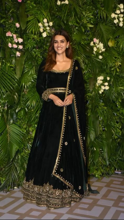 Velvet Gown Indian, Velvet Anarkali Suits, Velvet Anarkali, Velvet Suit Design, Indian Dress Up, Indian Bridesmaid Dresses, Fashion Show Dresses, Long Gown Design, Velvet Dress Designs