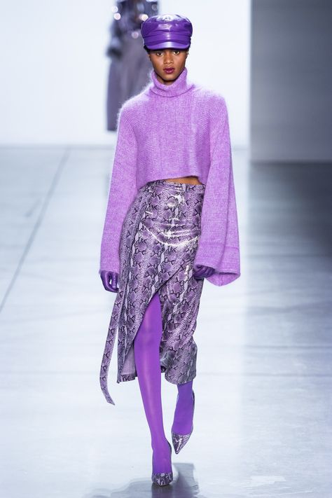 Sally LaPointe Fall 2019 Ready-to-Wear Fashion Show Collection: See the complete Sally LaPointe Fall 2019 Ready-to-Wear collection. Look 21 Mode Purple, Sally Lapointe, Winter Typ, Fashion Stand, Purple Outfits, Fashion Weeks, Purple Fashion, Mode Inspiration, Autumn Fashion Women