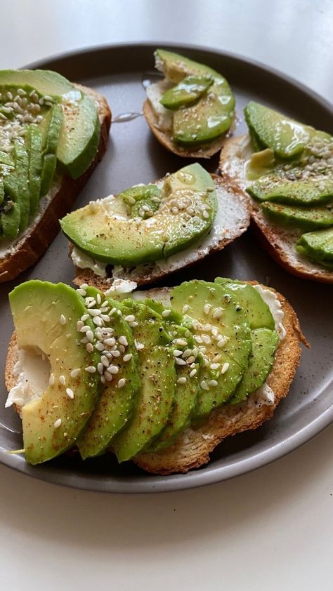 Grad Brunch, Avo Toast, Healthy Clean Eating, Breakfast Recipes Casserole, Proper Nutrition, Instagram Food, Morning Food, Food Obsession, Healthy Meal Prep