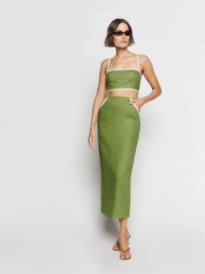 Achieve Sofia Richie's Style With These 10 Crucial Pieces Fitted Midi Skirt, Slim Fit Skirts, Dress Hire, Silky Dress, Midi Length Skirts, Linen Set, Guest Outfit, Fitted Skirt, Two Piece Outfit