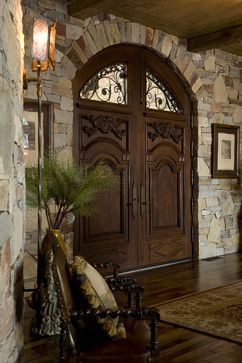 Entry Photos Old World Tuscan Design, Pictures, Remodel, Decor and Ideas - page 25 Old World Tuscan Design, Rustic Italian Home Decor, Style Toscan, Rustic Italian Home, Beautiful Front Doors, Tuscan Design, Rustic Italian, Porte Cochere, Mediterranean Home Decor