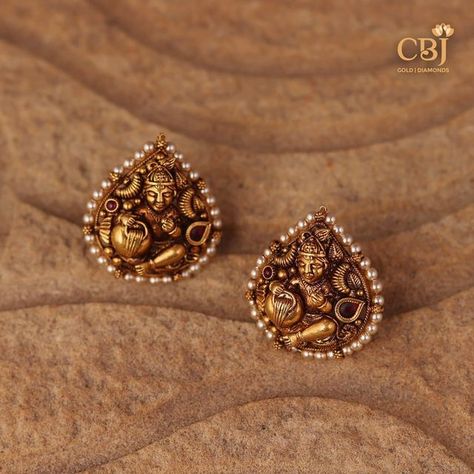 CBJ Gold & Diamonds on Instagram: "Drop shaped studs adorned with pearls and enhanced with antique finishing. #antiquestudscollection Antique studs crafted to detail under nakashi workmanship. Years of expertise to put the design in the forefront. Visit our profile to view the collection. DM us to place orders. Video call us from the convenience of your home. Call/Whatsapp +918885568655 for more details #AntiqueStuds #NakashiStuds #Jewellery #Fashion #studsofinstagram #IndianJewellery #G Gold Studs Earrings Indian, Antique Earrings Studs, Gold Neck Chain, Antique Gold Earrings, Simple Jewellery, Diamond Pendants Designs, Modern Gold Jewelry, Antique Bridal Jewelry, Diamond Pendants