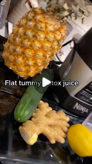 Smoothie 🥝🥑🍌🍍🍹 on Instagram: "Flat Belly Detox Drink! Stop inflammation
Follow me 👉🏻 @balissahealthtips 
 #juice #blameitonthejuice #mule #bellyrecipe #easyrecipes #juicerecipes #reduce inflammation #rvlifestyle" Detox Smoothie Flat Belly, Juice For Flat Stomach, Flat Belly Remedies, Flat Belly Smoothie Fat Burning, Juice For Stomach Inflammation, Flat Belly Juice, Flat Belly Smoothie Recipes, Flat Stomach Juice, Healthy Juice Recipes Flat Belly