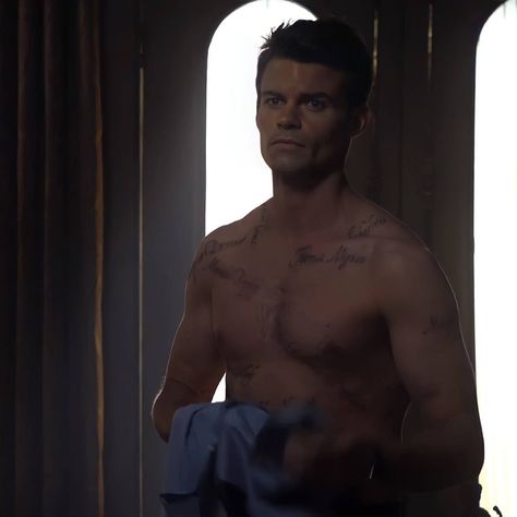 Elijah Mikaelson Shirtless The Originals, Elijah From Vampire Diaries, Daniel Gillies Aesthetic, Elijah Mikaelson And Hayley Marshall, Craving Affection, Elijah Mikaelson Icon, Enzo Vampire Diaries, Finn Mikaelson, Elijah Vampire Diaries