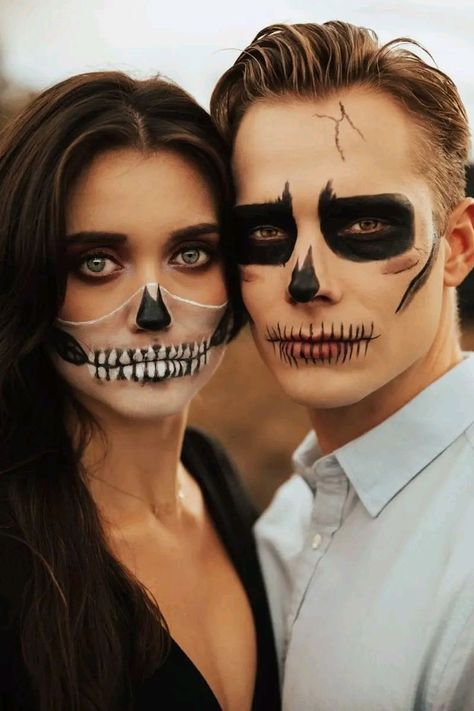 Sugar Skull Couple Costume, Skeleton Makeup Couple, Couple Skull Makeup, Couples Halloween Makeup Ideas, Skull Couple Costume, Halloween Makeup For Couples, Couple Halloween Makeup, Halloween Makeup Couples, Makijaż Sugar Skull